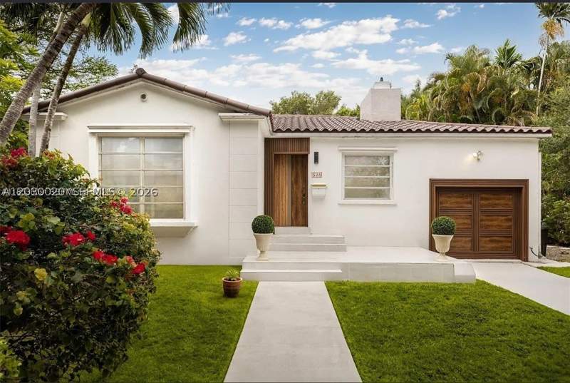 3 bedroom SingleFamilyResidence at 528 Sevilla Ave, Coral Gables Biltmore Sec, Coral Gables — photo 2