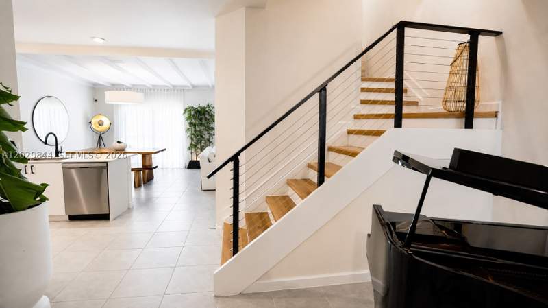4 bedroom Townhouse at 671 NW 204th St, Vista Lago, Miami Gardens — photo 2