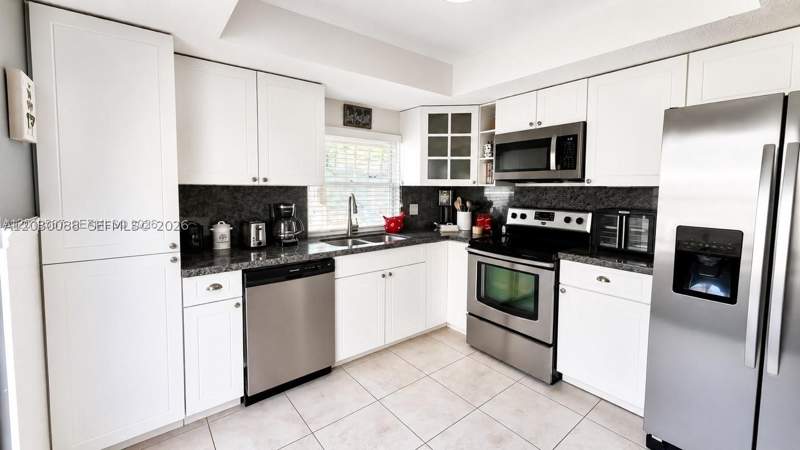 4 bedroom SingleFamilyResidence at 14510 SW 142nd Ct Cir S, COUNTRY WALK SEC 5, Miami — photo 3