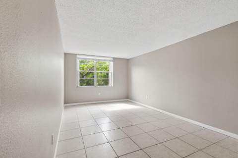 9360 Fontainebleau Boulevard Apt 310, Miami FL - photo 9 of 29