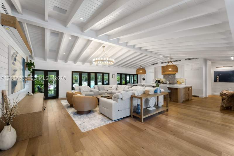 7 bedroom SingleFamilyResidence at 7101 SW 66th St, Glenvar Heights, Miami — photo 2