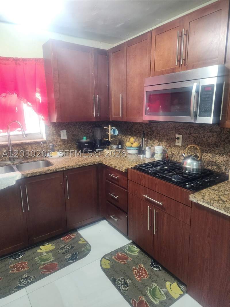 2 bedroom SingleFamilyResidence at 2130 NW 92nd St, Airline Estates, Miami — photo 3