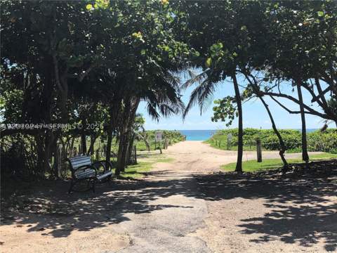 8320 Crespi Blvd 11, Miami Beach FL - photo 10 of 14
