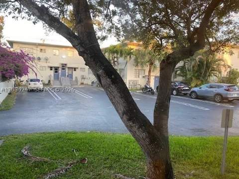 8320 Crespi Blvd 11, Miami Beach FL - photo 7 of 14