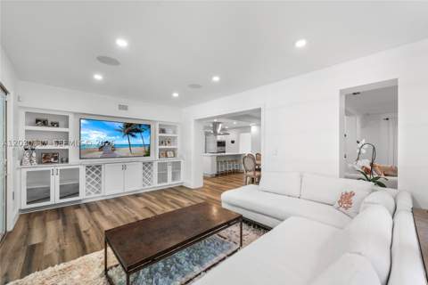 5236 Pine Tree Dr, Miami Beach FL - photo 21 of 52