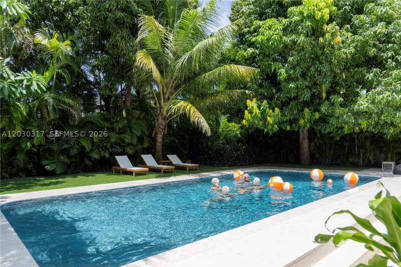 4 bedroom SingleFamilyResidence at 5236 Pine Tree Dr, Beach View, Miami Beach — photo 3