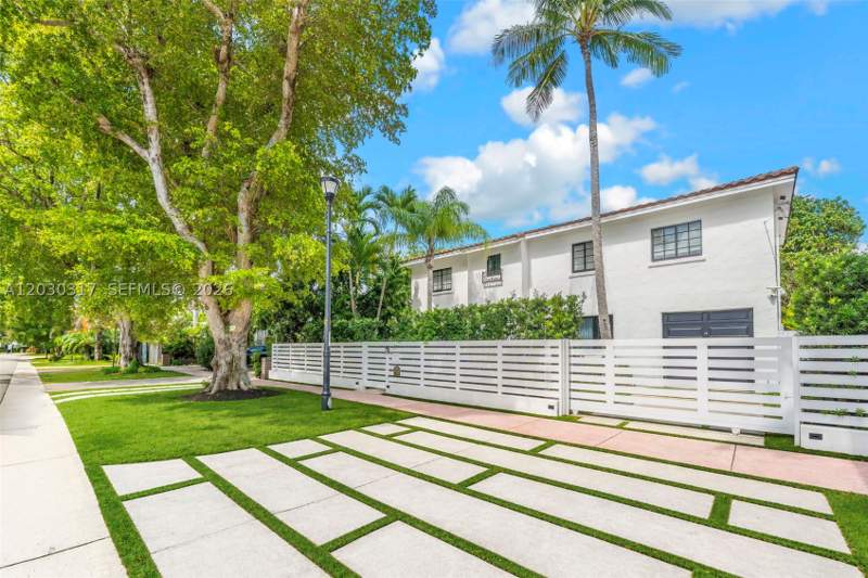 4 bedroom SingleFamilyResidence at 5236 Pine Tree Dr, Beach View, Miami Beach — photo 4
