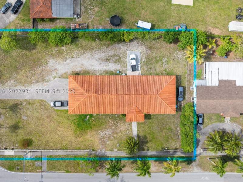 5 bedroom SingleFamilyResidence at 1895 NW 175th St, Sunny Isles Inland, Miami Gardens — photo 2
