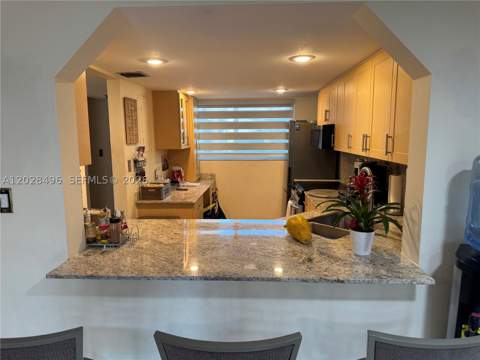 7033 NW 169th St, Hialeah FL - photo 11 of 28