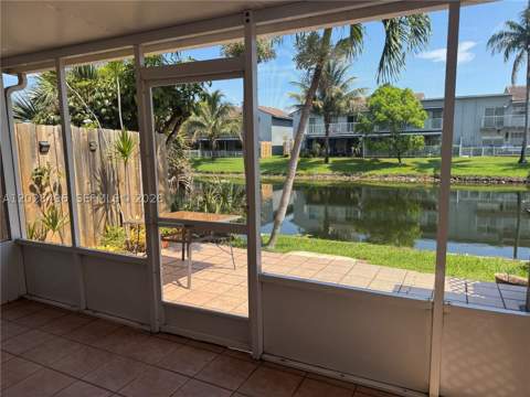 7033 NW 169th St, Hialeah FL - photo 7 of 28