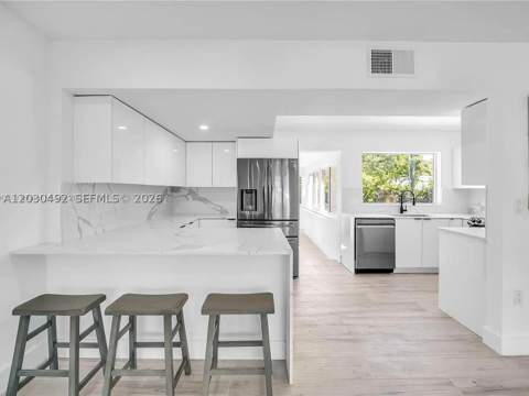 1905 Alamanda Dr, North Miami FL - photo 10 of 19