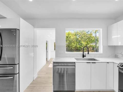1905 Alamanda Dr, North Miami FL - photo 8 of 19