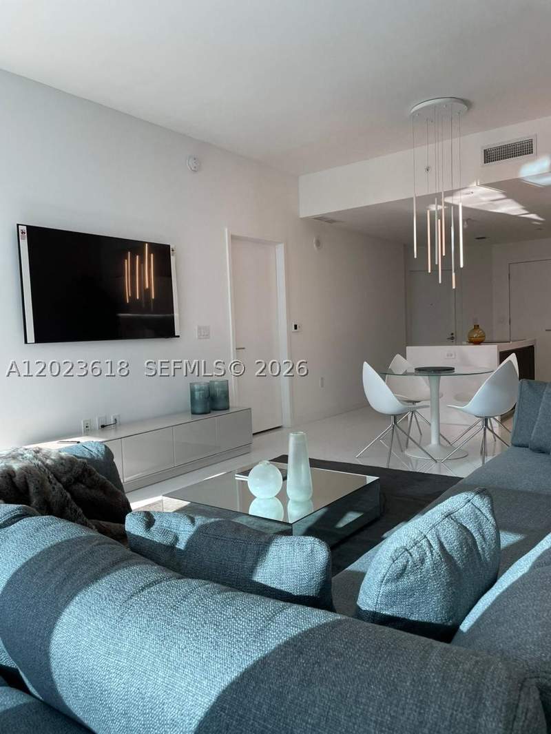 2 bedroom Condominium at 851 NE 1st Ave 1006, Paramount Miami Worldcent, Miami — photo 2