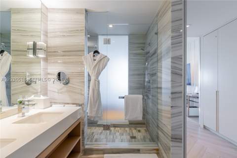 2201 Collins Ave 707, Miami Beach FL - photo 7 of 15
