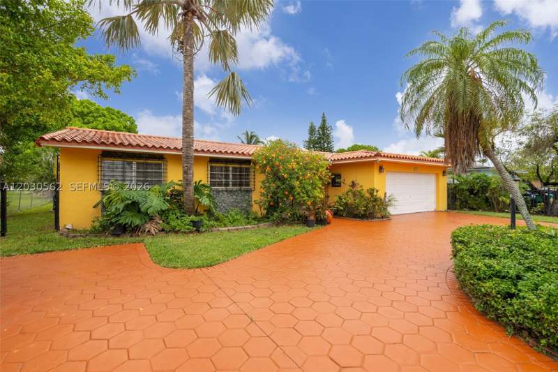 3 bedroom SingleFamilyResidence at 1320 SW 84th Ave, Samuel Beck Sub, Miami — photo 3