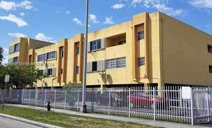 3 bedroom Condominium at 1555 W 44th Pl 225D, St Andrews Court Condo, Hialeah — photo 2