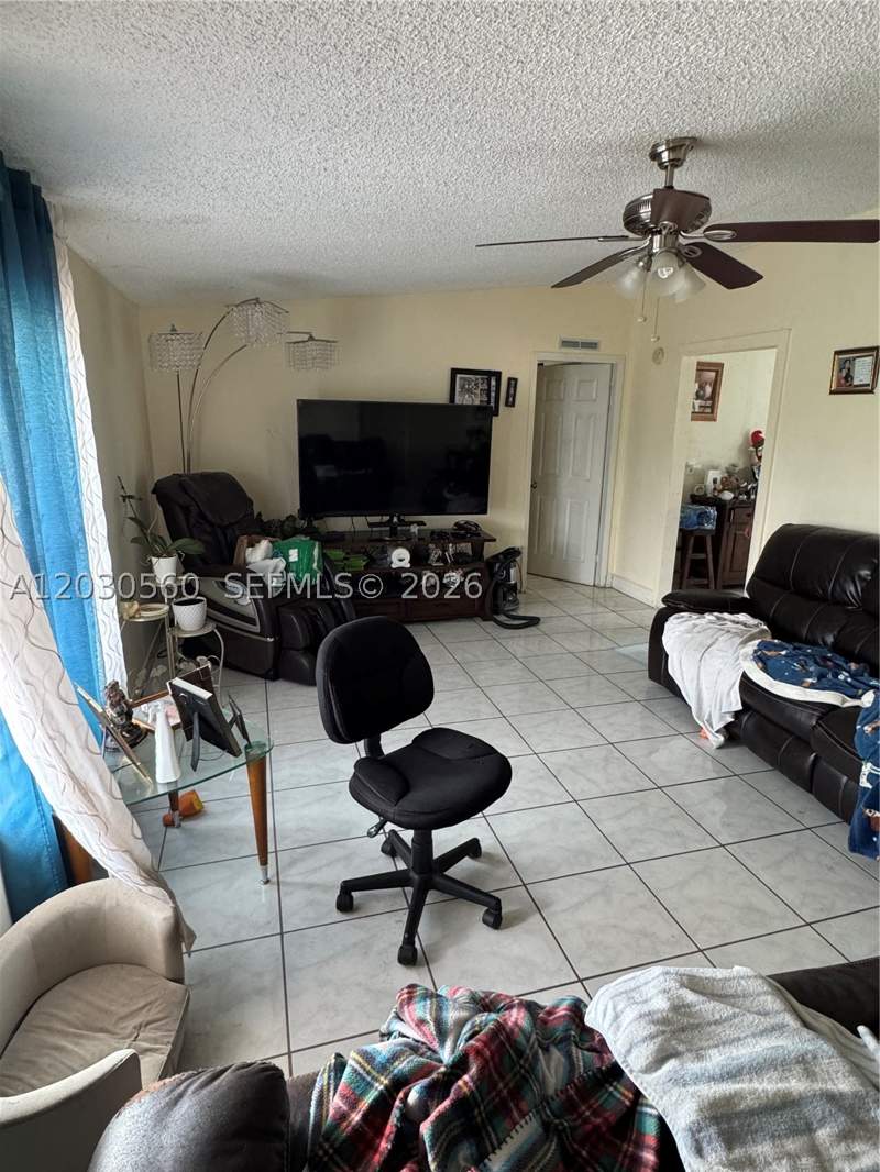 4 bedroom MobileHome at 5612 NW 5612 nw 206th Ln, royal country, Miami Gardens — photo 3
