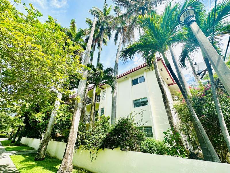 1 bedroom Condominium at 1821 Jefferson Ave 205, Royal Palm Villas Condo, Miami Beach — photo 2