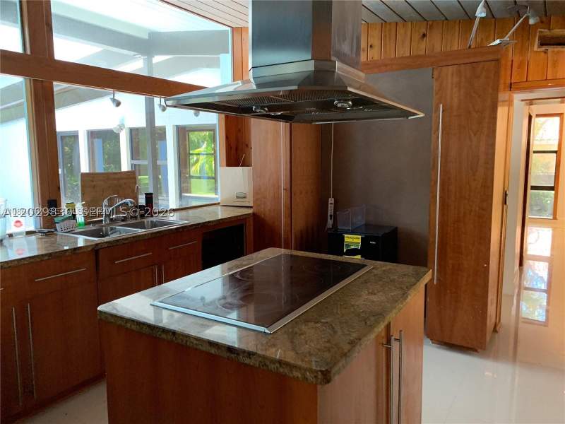 4 bedroom SingleFamilyResidence at 6060 SW 133rd St, Martin Bros Ranch Estates, Pinecrest — photo 4
