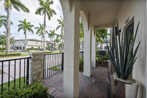 8321 Central Park Boulevard, Doral FL - photo 9 of 81