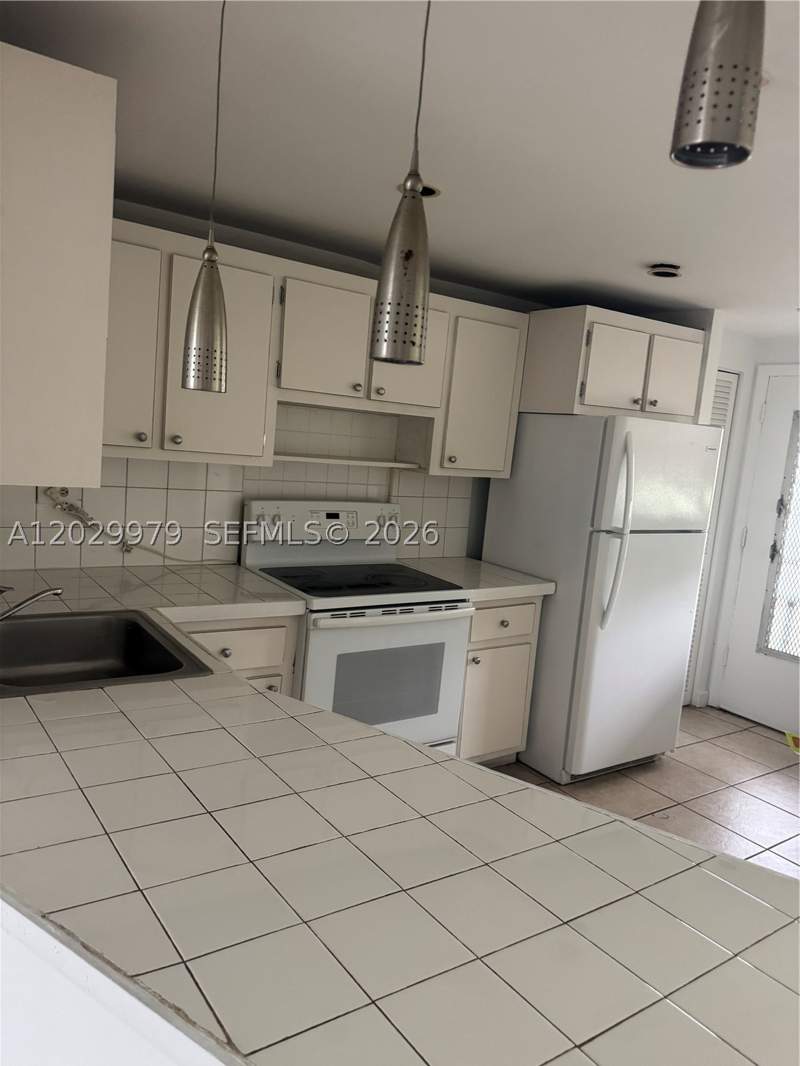 2 bedroom Condominium at 1710 NE 191st St 411-3, Jade Winds Group Bamboo G, Miami — photo 2