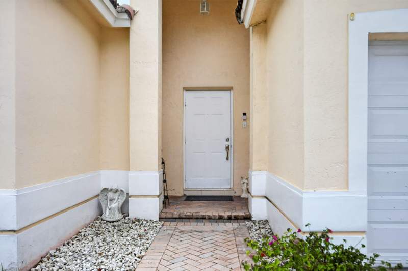 3 bedroom SingleFamilyResidence at 14215 SW 156th Avenue N, Oak Creek North Replat, Miami — photo 4