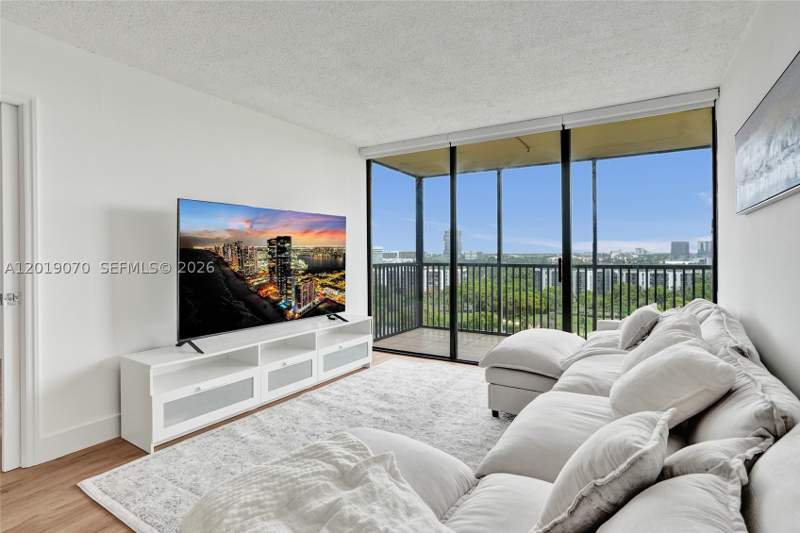 2 bedroom Condominium at 20379 W Country Club Dr 1440, Coronado Condo- Tower III, Aventura — photo 2