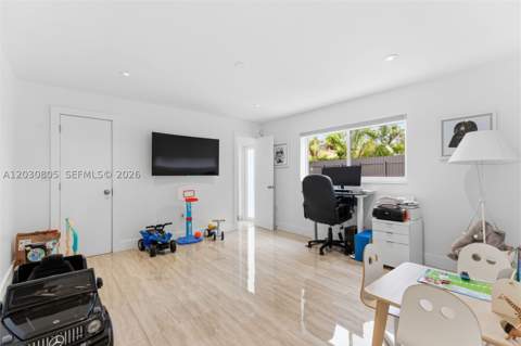 19040 S Saint Andrews Dr, Hialeah FL - photo 16 of 23