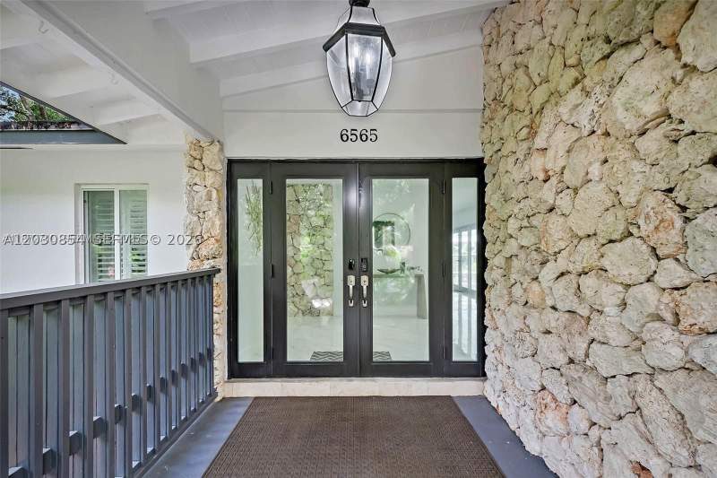 5 bedroom SingleFamilyResidence at 6565 SW 134th Dr, Devonwood, Pinecrest — photo 3