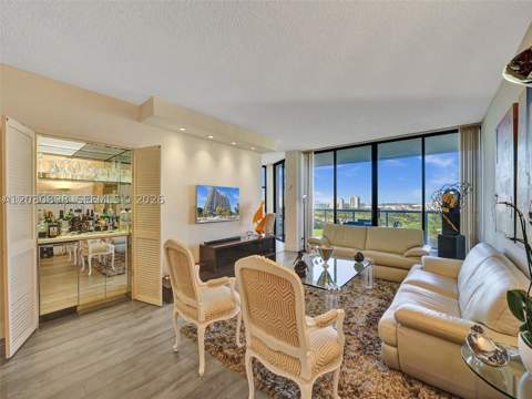 20281 E Country Club Dr 1609, Aventura FL - photo 6 of 14