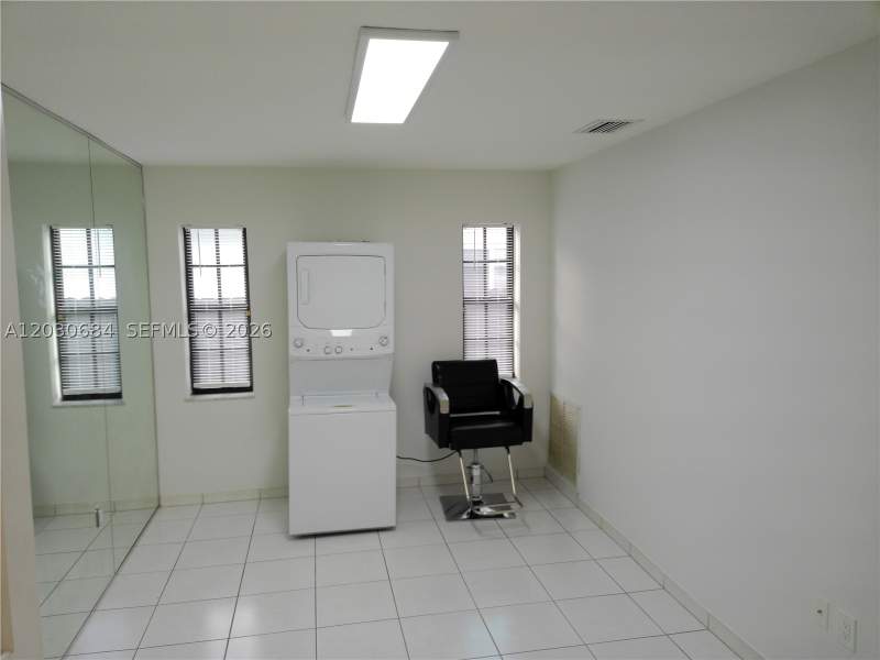 5 bedroom SingleFamilyResidence at 10812 SW 33rd St, Fairfield Manors, Miami — photo 2