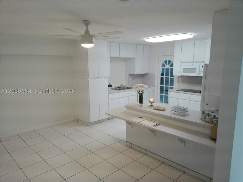 5 bedroom SingleFamilyResidence at 10812 SW 33rd St, Fairfield Manors, Miami — photo 5