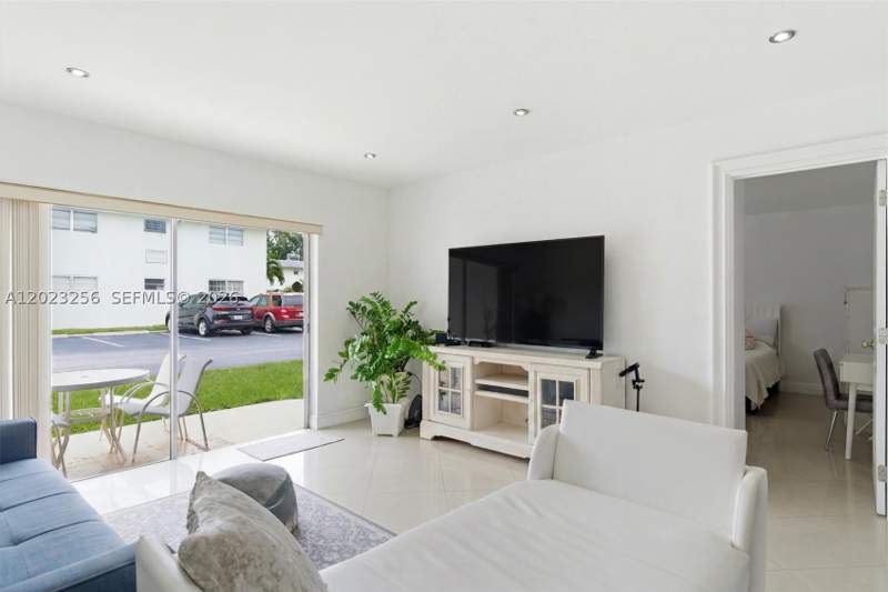 1 bedroom Condominium at 7680 SW 82nd St H121, Village At Dadeland Condo, Miami — photo 3