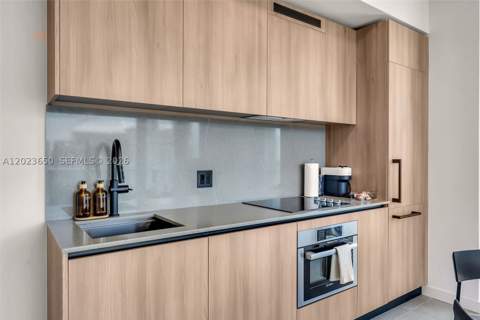 121 NE 5th St 3401, Miami FL - photo 16 of 39