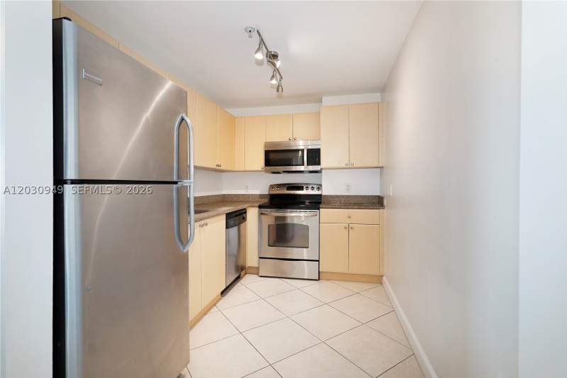 2 bedroom Condominium at 2280 SW 32nd Ave 605, Shamrock By The Gables Co, Miami — photo 3