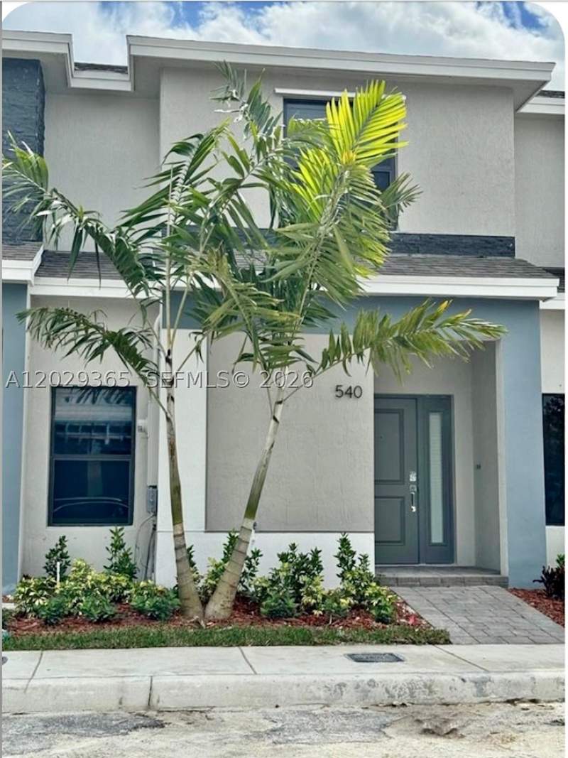 3 bedroom Townhouse at 540 NE 1st Dr, Florida City Park Rev, Florida City — photo 2