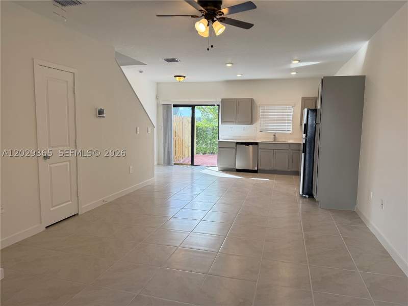3 bedroom Townhouse at 540 NE 1st Dr, Florida City Park Rev, Florida City — photo 3