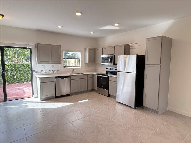3 bedroom Townhouse at 540 NE 1st Dr, Florida City Park Rev, Florida City — photo 4