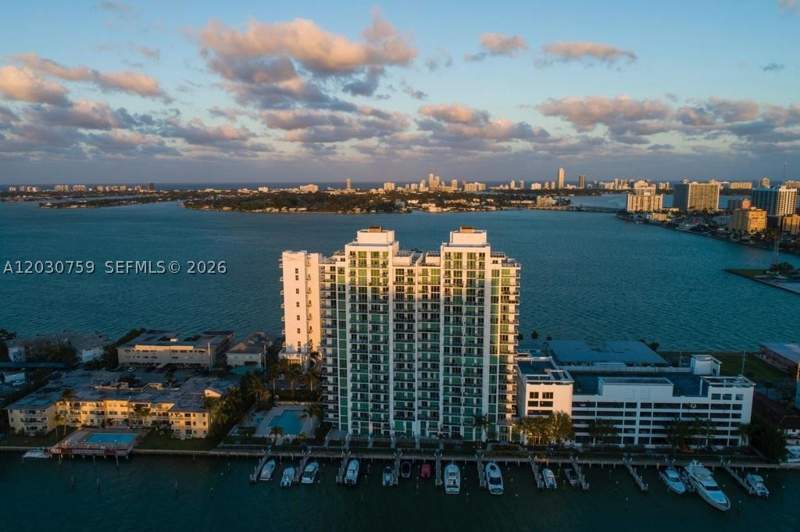3 bedroom Condominium at 7928 East Dr 1604 + Den, Eloquence On The Bay Condo, North Bay Village — photo 2