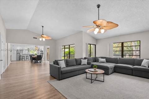 1571 NW 20th St, Homestead FL - photo 13 of 59