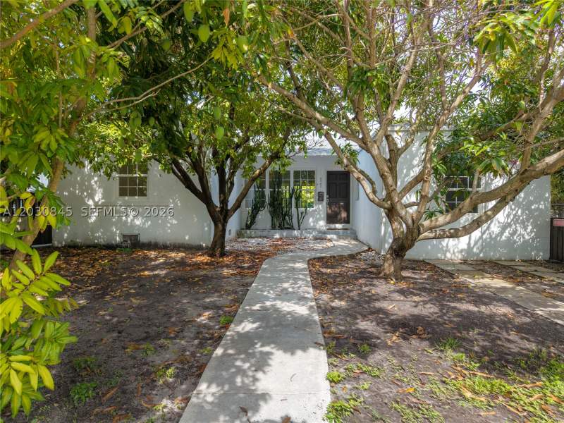 3 bedroom SingleFamilyResidence at 8942 Carlyle Ave, SECOND AMD PLAT OF NORMAN, Surfside — photo 1