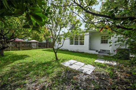 8942 Carlyle Ave, Surfside FL - photo 11 of 56