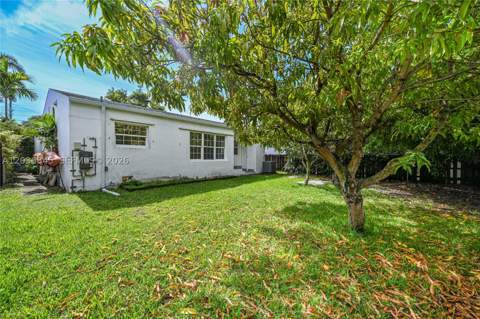 8942 Carlyle Ave, Surfside FL - photo 12 of 56
