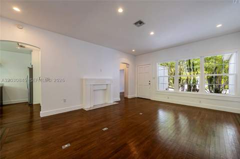 8942 Carlyle Ave, Surfside FL - photo 18 of 56