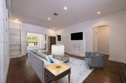 8942 Carlyle Ave, Surfside FL - photo 19 of 56