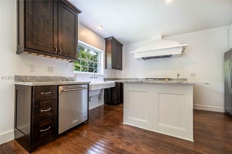 8942 Carlyle Ave, Surfside FL - photo 23 of 56