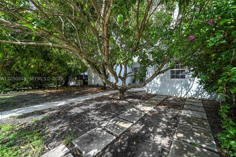 3 bedroom SingleFamilyResidence at 8942 Carlyle Ave, SECOND AMD PLAT OF NORMAN, Surfside — photo 3