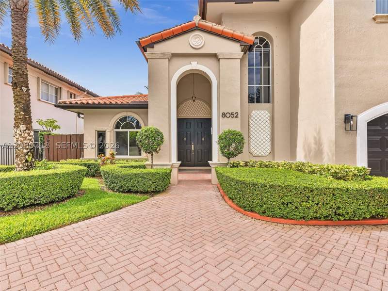 6 bedroom SingleFamilyResidence at 8052 NW 161st Ter, Silvercrest Lake Estates, Miami Lakes — photo 2
