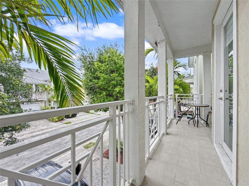 3 bedroom Townhouse at 10718 NW 76th Ln, Reserve At Doral East, Doral — photo 2