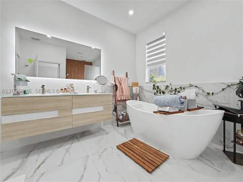 10718 NW 76th Ln, Doral FL - photo 20 of 36